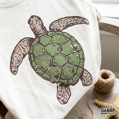Detailed vintage sea turtle digital download featuring a textured shell, ideal for creating custom beach-themed t-shirts and nature stickers.