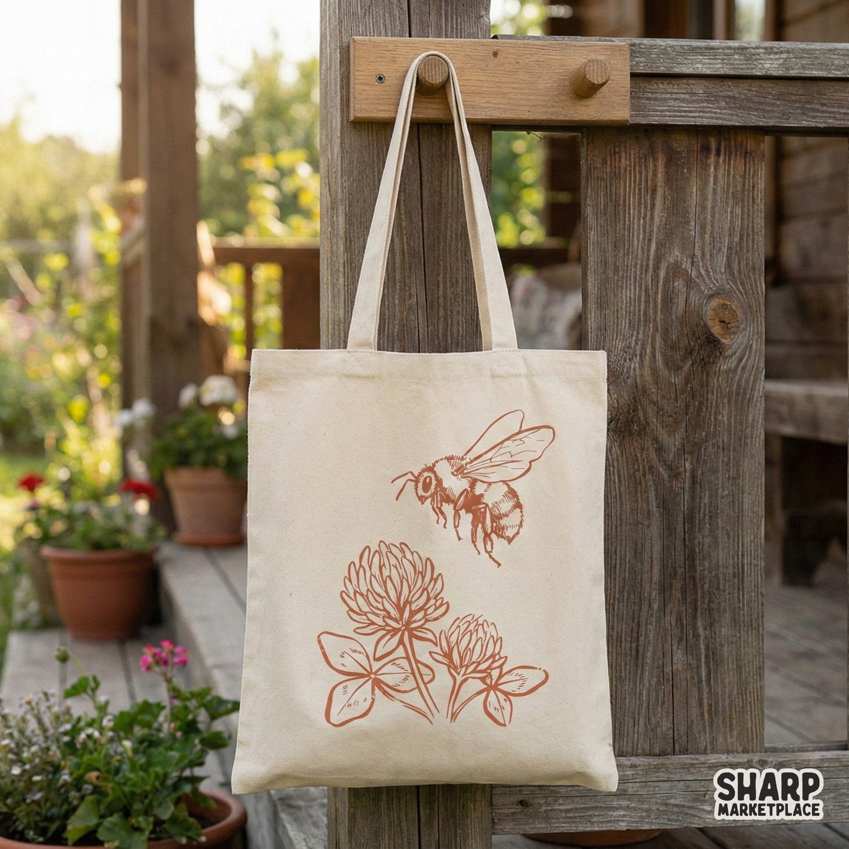 Bee And Clover PNG, Botanical Wildflower Digital Design - 300 DPI Design