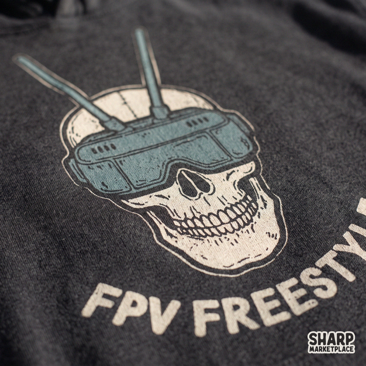 Edgy skull wearing FPV drone goggles streetwear PNG design perfect for custom t-shirts and apparel for drone pilots