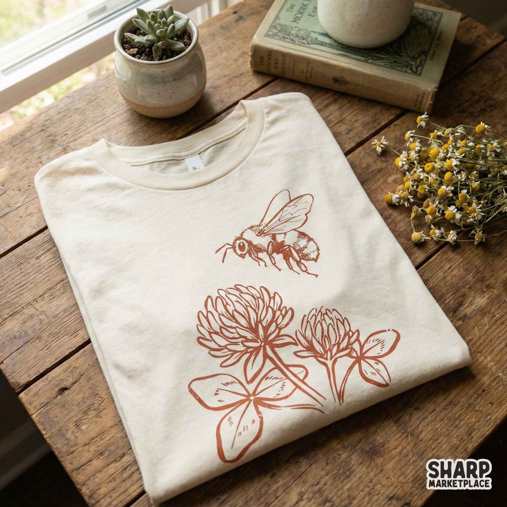 Bee And Clover PNG, Botanical Wildflower Digital Design - 300 DPI Design