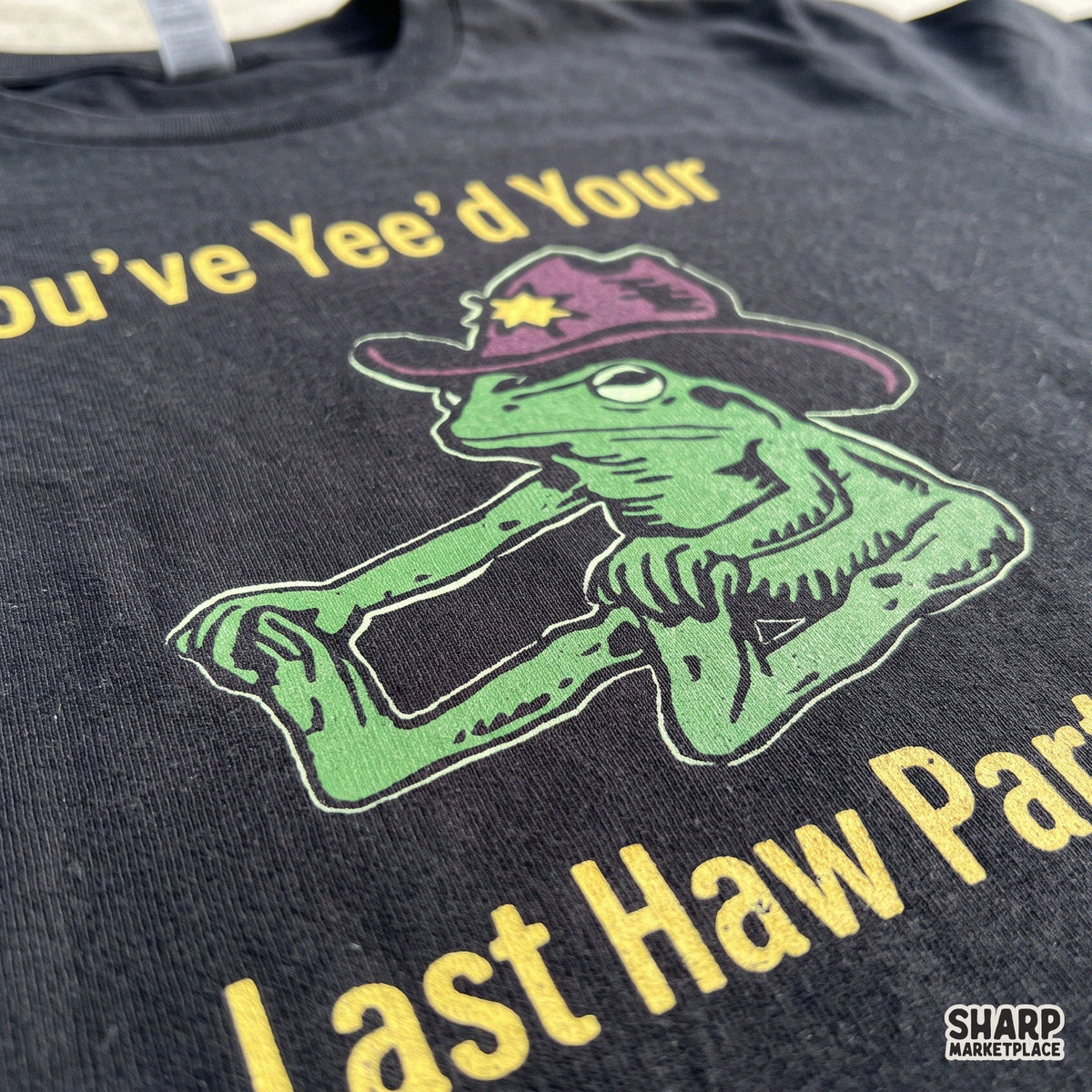 Funny stretching green frog in cowboy hat sarcastic western PNG design for t-shirt sublimation and rodeo humor gifts
