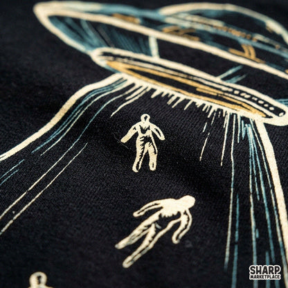 Vintage sci-fi UFO alien abduction design PNG ideal for spooky season t-shirts and retro Halloween apparel