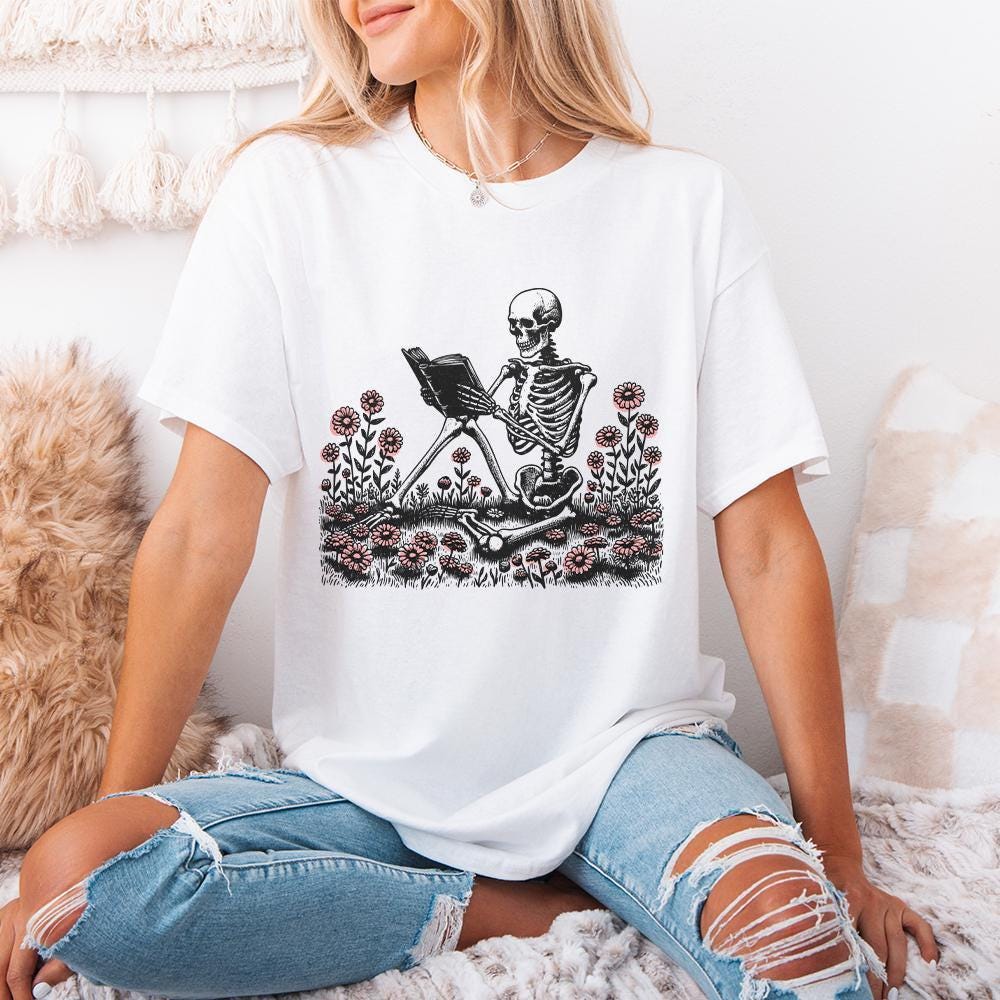 Book Reading Skeleton PNG, Gothic T-shirt Design - 300 DPI Design for