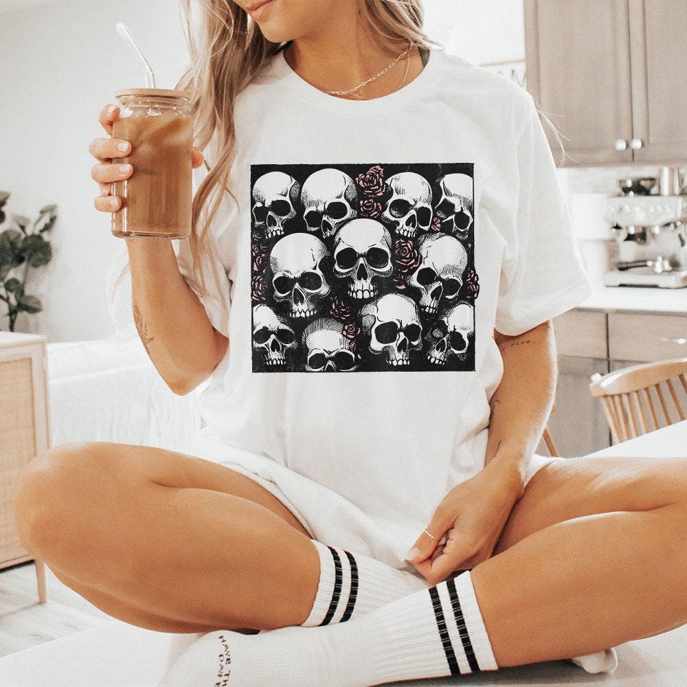 Skull and Roses PNG, Gothic Floral Design - 300 DPI Design for T-Shirt