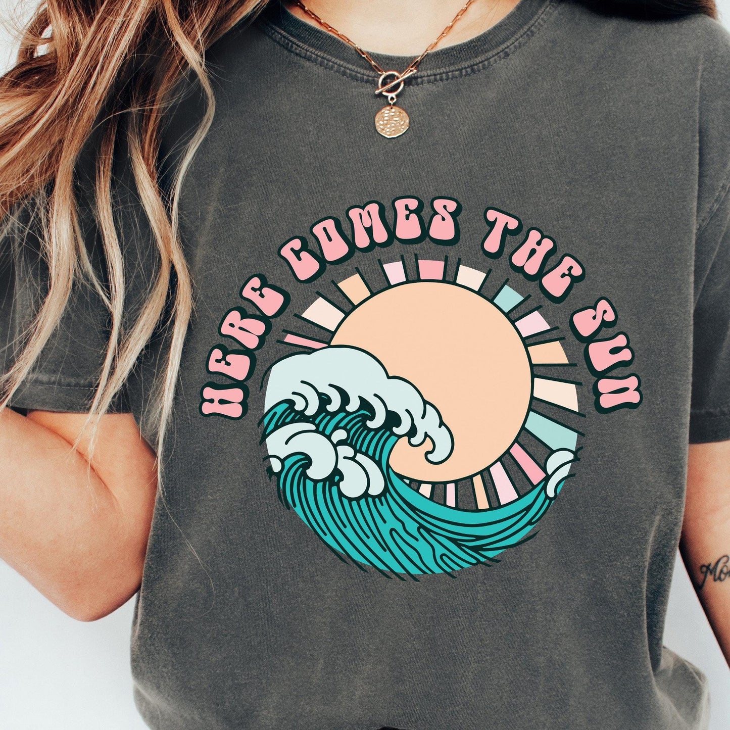 Here Comes the Sun PNG, Retro Beach Waves Summer Design - 300 DPI Design