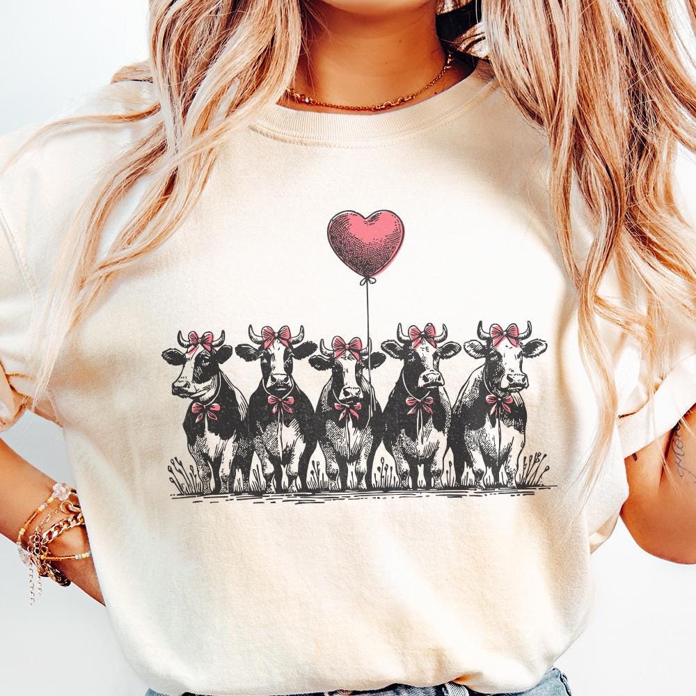 Valentine Cows PNG, Valentine's Day png - 300 DPI Design for T-Shirt