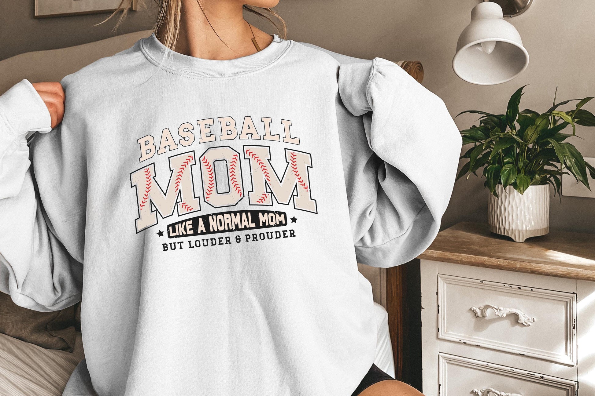 Baseball Mom PNG for Shirts, Varsity Style & Retro Design - 300 DPI