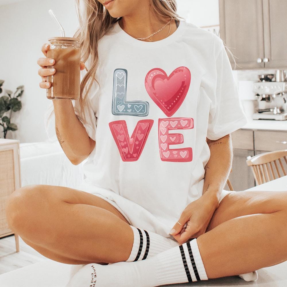 Retro Love Heart PNG, Groovy Valentine png - 300 DPI Design for T-Shirt