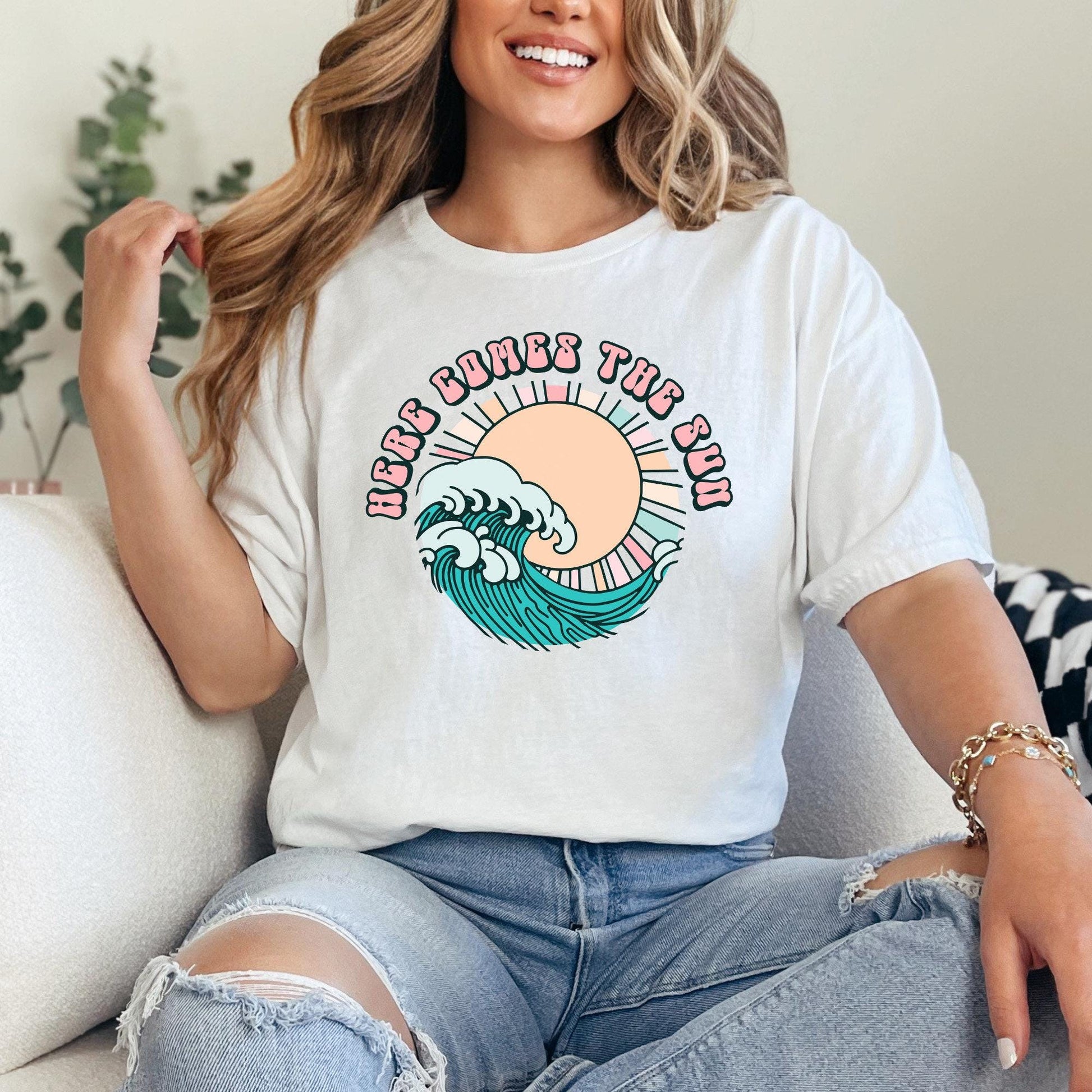 Here Comes the Sun PNG, Retro Beach Waves Summer Design - 300 DPI Design