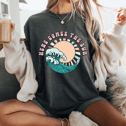 Here Comes the Sun PNG, Retro Beach Waves Summer Design - 300 DPI Design